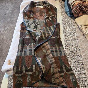 BKE AZTEC BLACK AND TAN FLYAWAY VEST SMALL